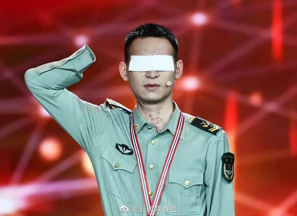 【情感】“排雷英雄”杜富国:为保护战友被炸成血人!新婚妻子说:今生我就是你的眼睛和手(组图) - 3
