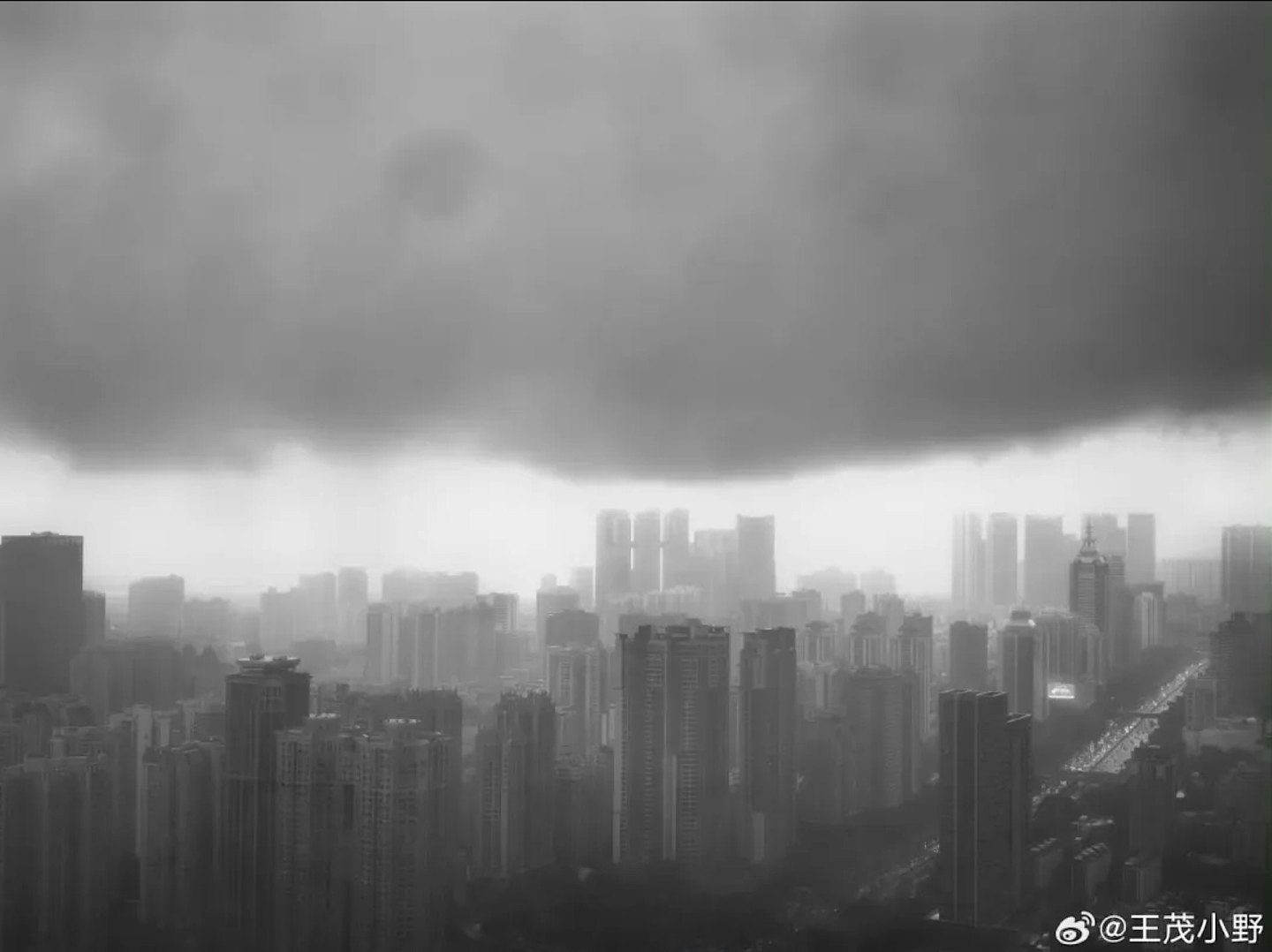 深圳超强暴雨来袭，伴有8级阵风雷暴，多区橙色预警（组图） - 3