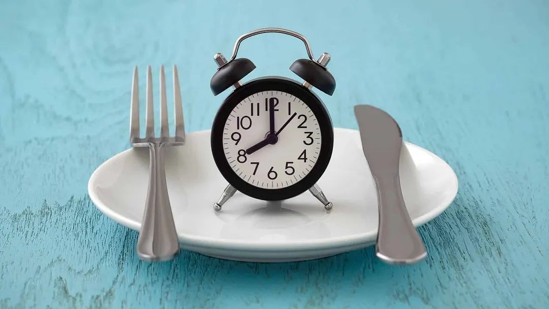 疯狂禁食实验？英国男子382天不吃一口饭，靠“喝水”暴瘦250斤，打破世界纪录（组图） - 1