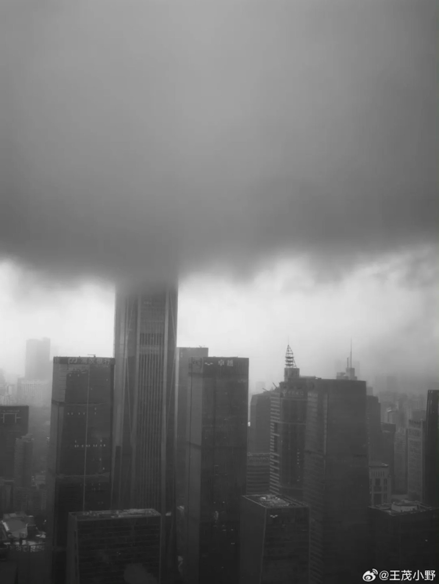 深圳超强暴雨来袭，伴有8级阵风雷暴，多区橙色预警（组图） - 2