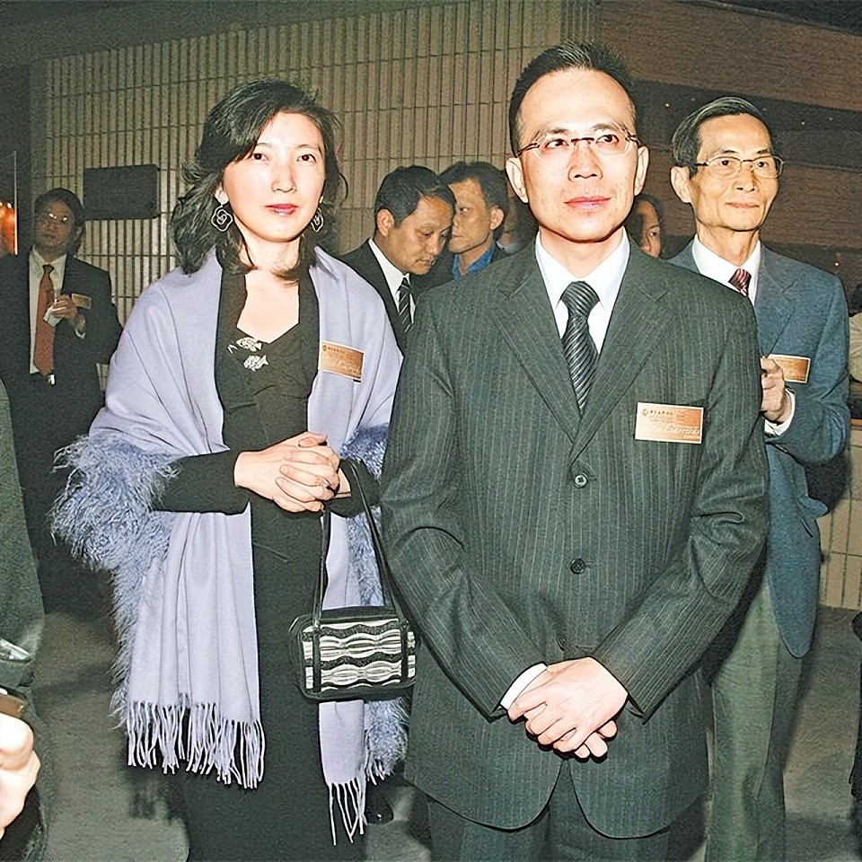 李嘉诚长孙正面照曝光,笑容露齿酷似王俪桥,16岁创业获猛人相助(组图) - 7