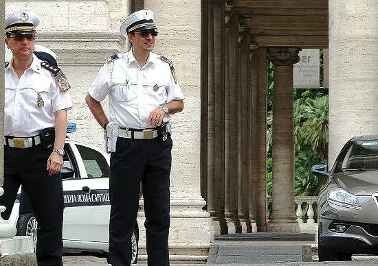 意大利警方今天动手，24个省一起抓华人（组图） - 3