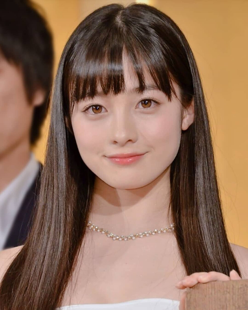 日本“千年一遇美少女”被逼婚？未婚夫怕她太红急领证，自曝拍婚纱见家长住她买的3亿豪宅？（组图） - 1