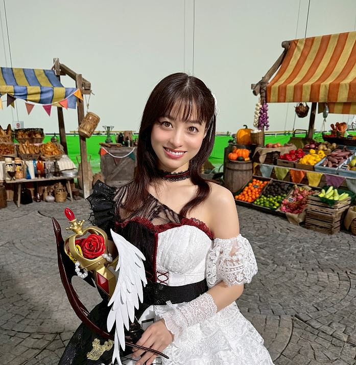 日本“千年一遇美少女”被逼婚？未婚夫怕她太红急领证，自曝拍婚纱见家长住她买的3亿豪宅？（组图） - 9