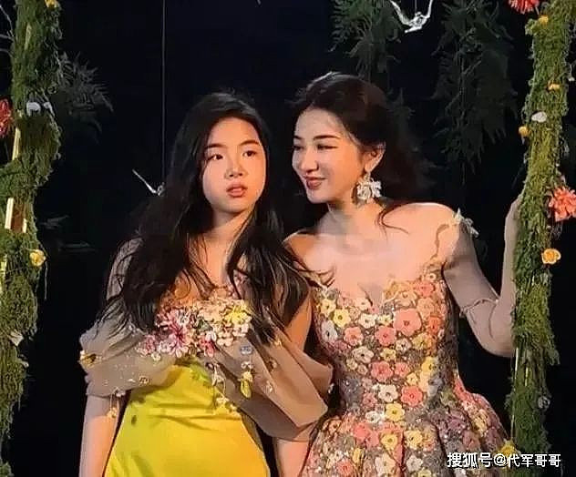 亲爸被判15年，亲妈争议不断，黄奕女儿想出道，被卡的不只是颜值（组图） - 1