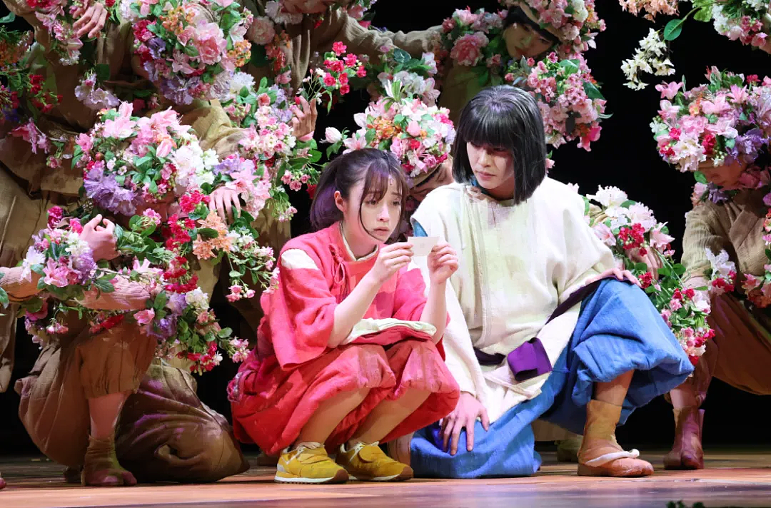 日本“千年一遇美少女”被逼婚？未婚夫怕她太红急领证，自曝拍婚纱见家长住她买的3亿豪宅？（组图） - 13