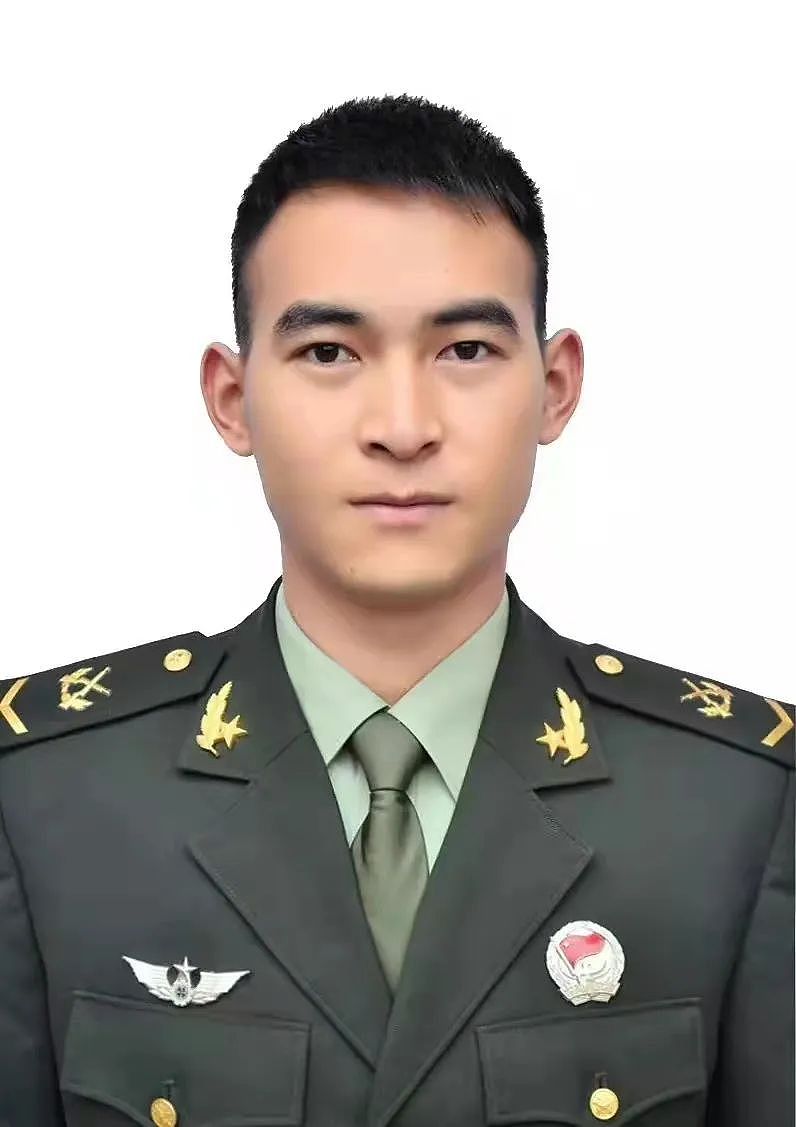 【情感】“排雷英雄”杜富国:为保护战友被炸成血人!新婚妻子说:今生我就是你的眼睛和手(组图) - 8