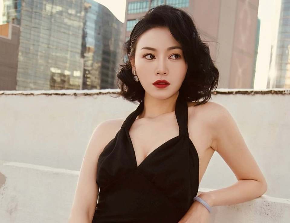 香港男星被曝脚踏两只船,和女嘉宾搞暧昧,正牌女友是成人博主(组图) - 10