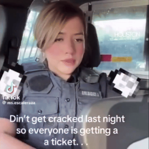 一夜没OOXX，美国女警秒变罚单狂魔？穿着制服开黄腔，她把自己送上热搜（组图） - 2
