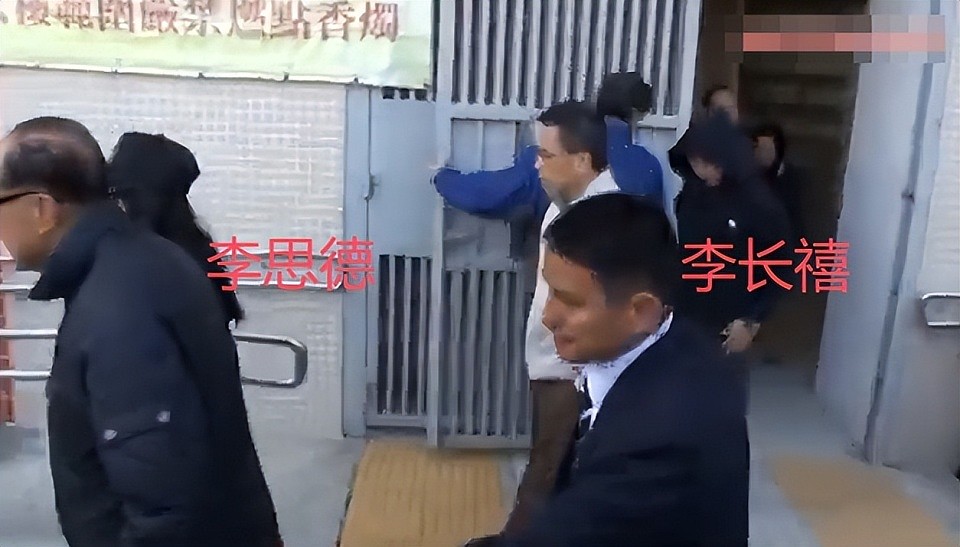 李嘉诚长孙正面照曝光,笑容露齿酷似王俪桥,16岁创业获猛人相助(组图) - 8
