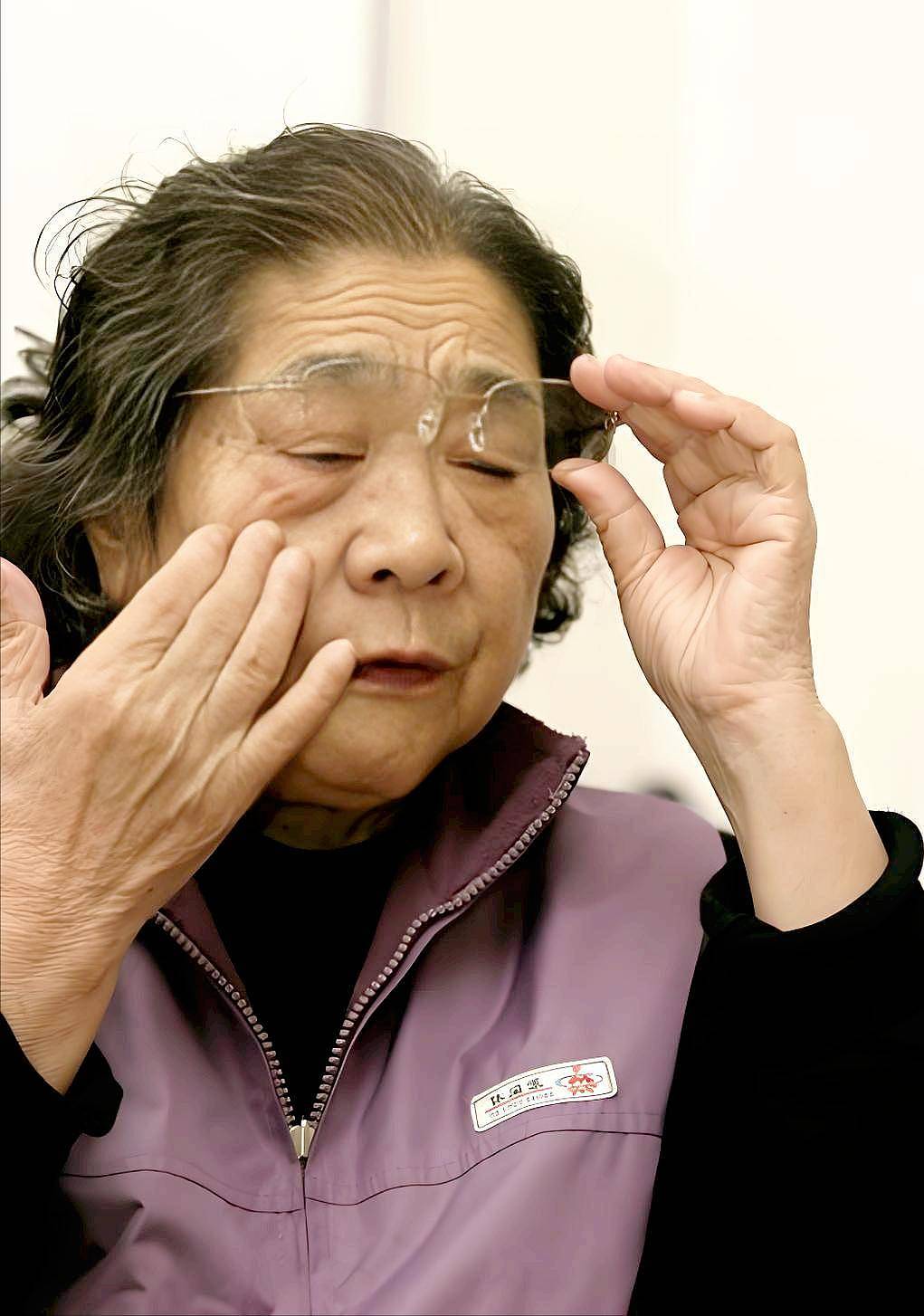 前妻自缢身亡后唐国强含泪告诉女儿：爸爸不是坏人（组图） - 8
