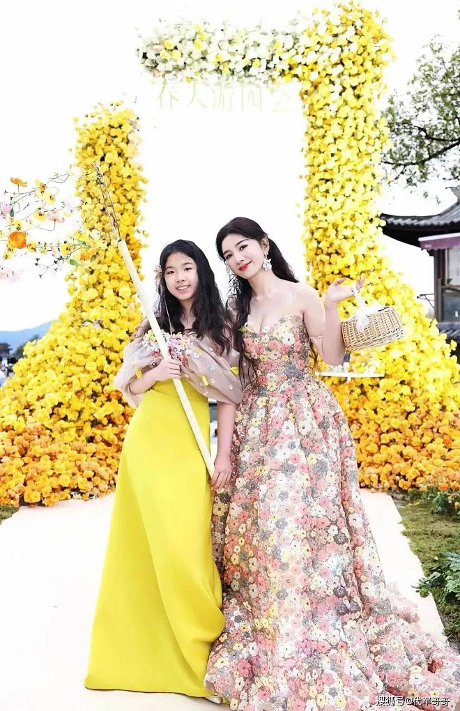 亲爸被判15年，亲妈争议不断，黄奕女儿想出道，被卡的不只是颜值（组图） - 10