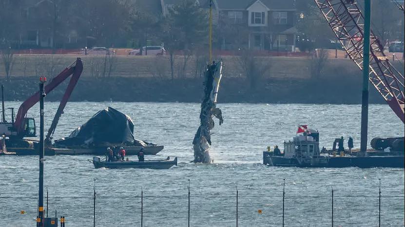美军黑鹰撞毁客机，67人罹难！事故真相终于曝光，这场悲剧本可避免（组图） - 3