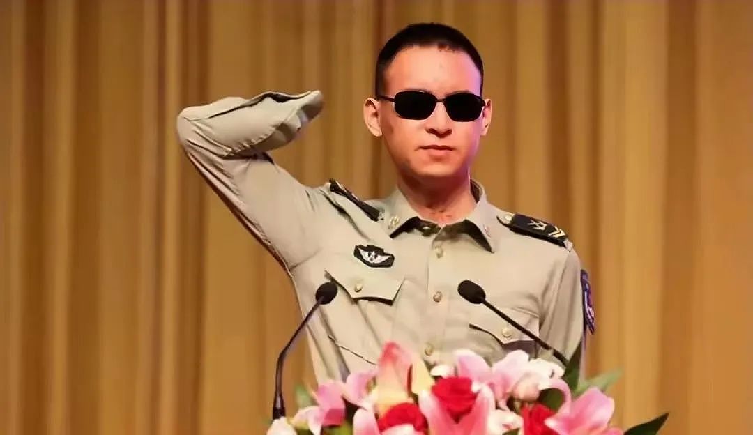 【情感】“排雷英雄”杜富国:为保护战友被炸成血人!新婚妻子说:今生我就是你的眼睛和手(组图) - 30