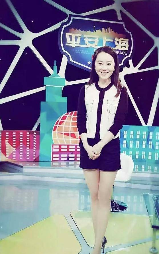 主持人沈婷近况曝光,49岁依旧优雅漂亮,二婚嫁小10岁老公很幸福(组图) - 9