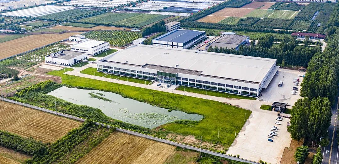 前滑翔伞运动员，50岁“落地”，砸4亿征服中产胃（组图） - 13