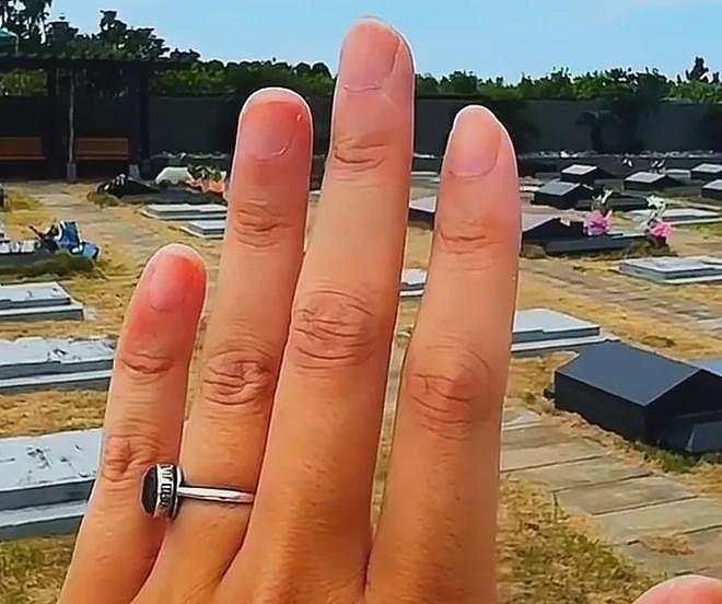 具俊晔摆在大S墓地合影曝光,亲吻妻子额头,工作人员曝真实情况(组图) - 2