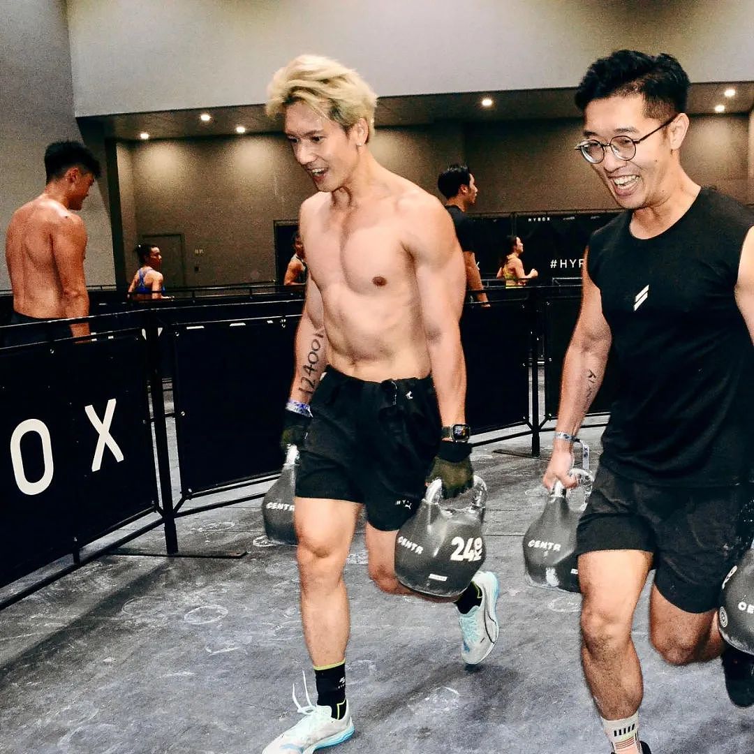 “不包二奶”的港圈男星,已经开始人传人了(组图) - 4
