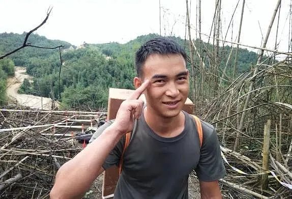 【情感】“排雷英雄”杜富国:为保护战友被炸成血人!新婚妻子说:今生我就是你的眼睛和手(组图) - 9