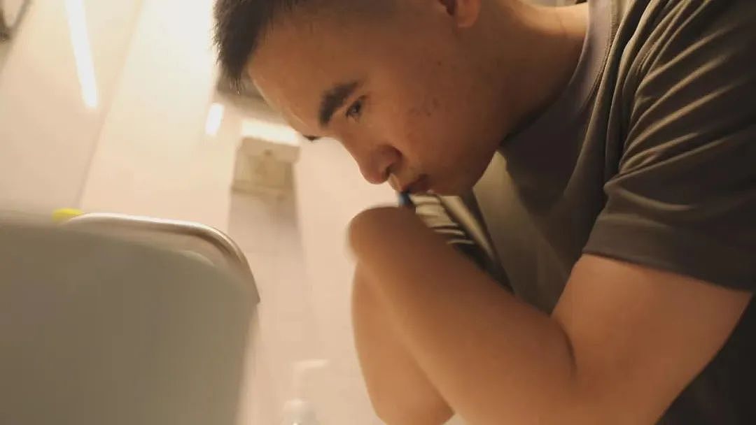 【情感】“排雷英雄”杜富国:为保护战友被炸成血人!新婚妻子说:今生我就是你的眼睛和手(组图) - 26