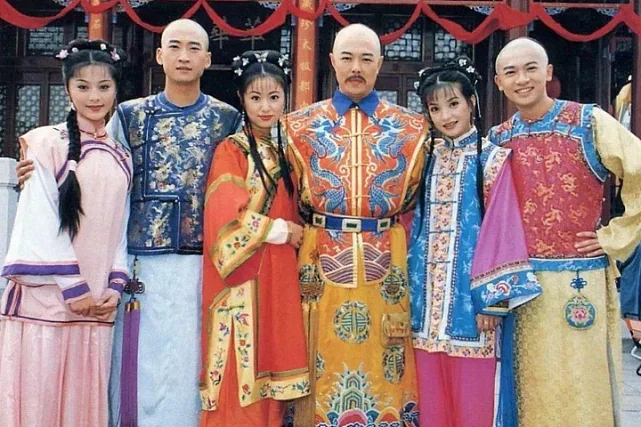 赵薇又出大事了!1590万股权遭冻结,70亿资产没了?背后还有更大秘密...(组图) - 2