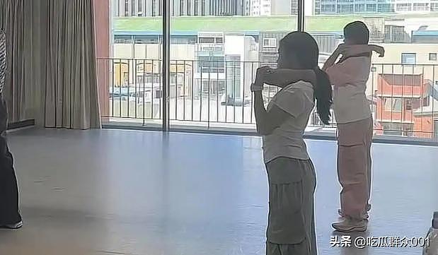 黄奕女儿因父亲有前科，被网友抵制出道，黄奕：喜欢而已没出道（组图） - 3