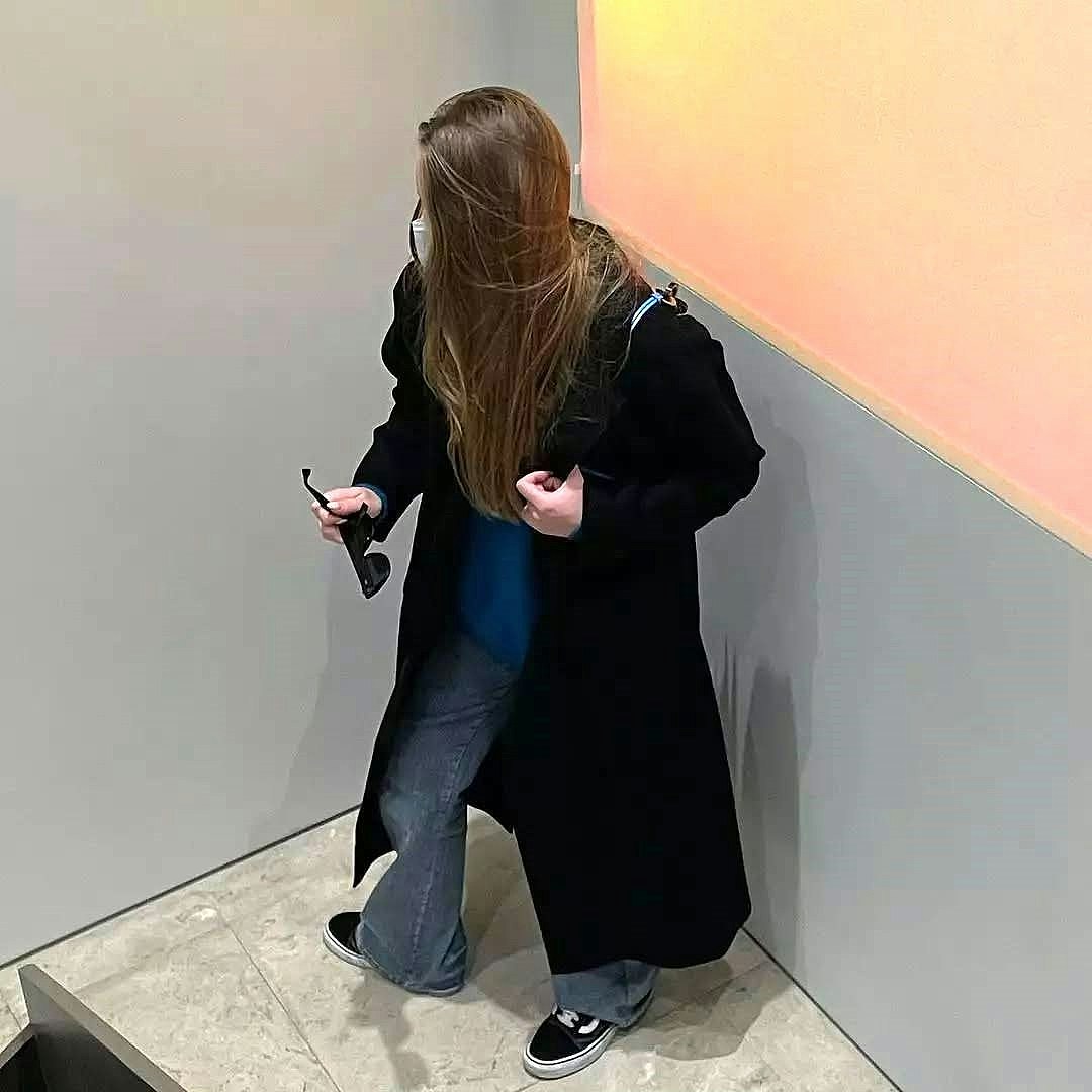 普京“秘密女儿”罕见公开正面露脸近照！谴责“父亲”及俄乌战争（组图） - 1
