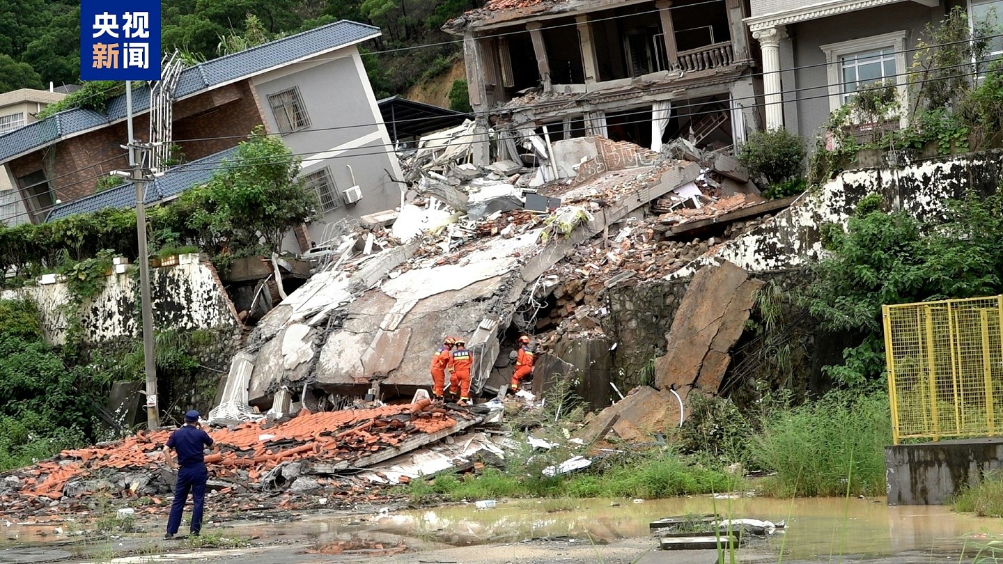 连日暴雨广州白云区山泥倾泻致数栋房屋垮塌，14人被困已救出7人（组图） - 2