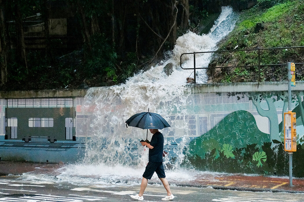 香港连日暴雨引发洪灾:医院淹水,巴士被困(图) - 1