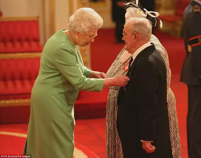 农夫与蛇！男子被收养来到英国，长大后成立诈骗公司，凭一己之力骗走上百万英镑（组图） - 14