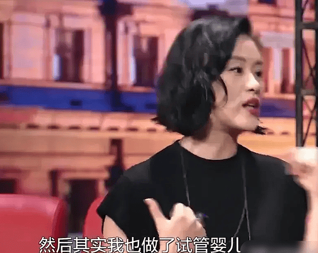 邬君梅家庭聚餐,84岁朱曼芳老的快认不出来,母女喝啤酒感情真好(组图) - 6