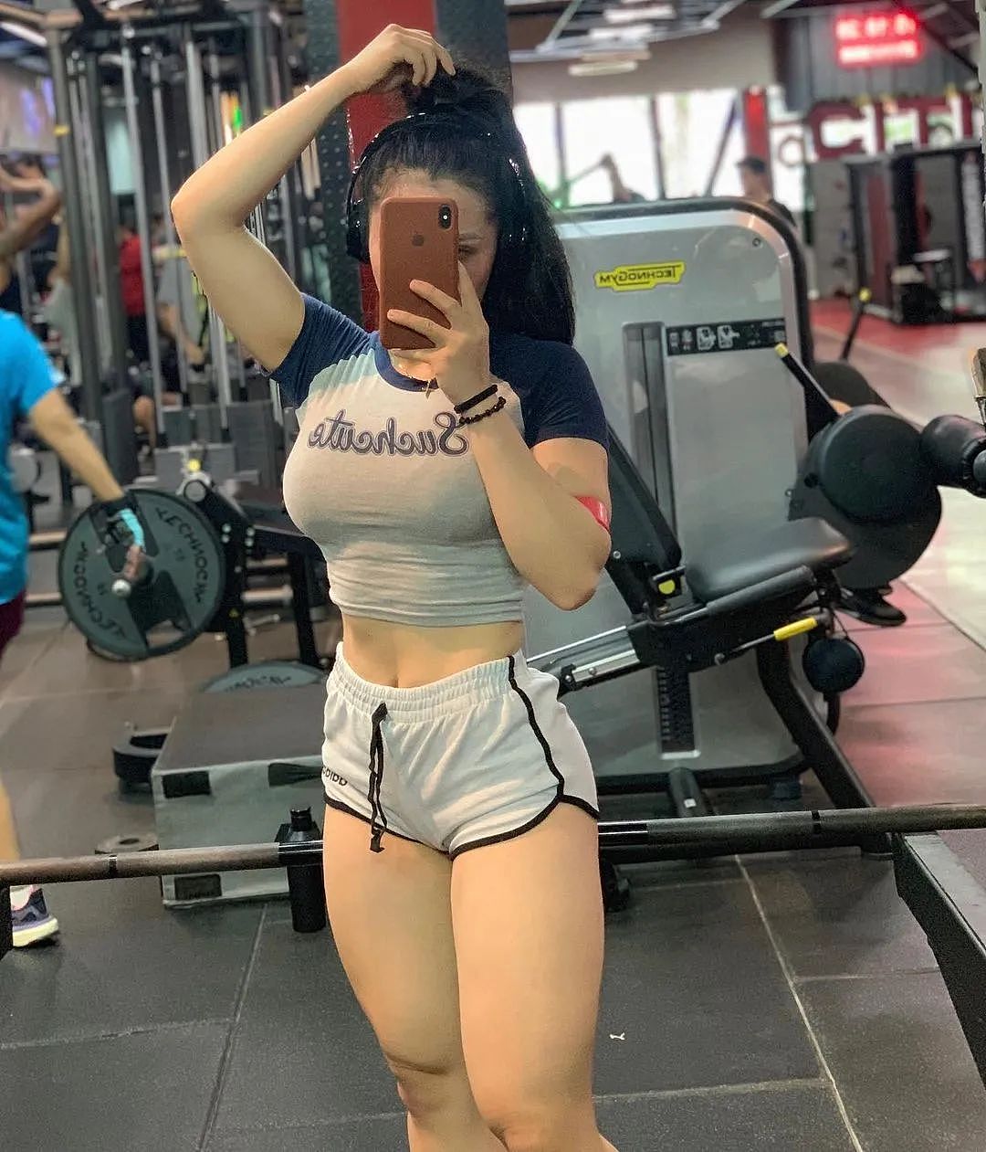 【美女】越南女教练身材照曝光，网友：这个桌臀我沦陷了（组图） - 9