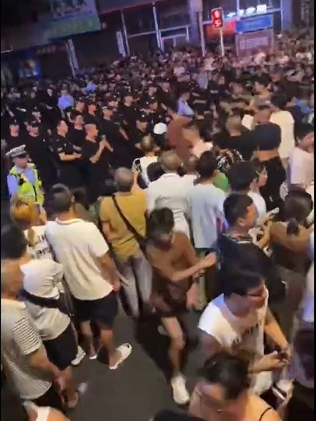 四川江油14岁女孩遭殴打引发大规模抗议，网评迅速遭审查（图） - 1