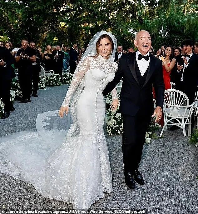 贝佐斯夫妇环球蜜月，小李子也带女友各种参加？简直成伴郎了...（组图） - 16