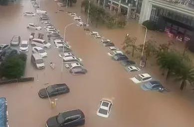 广东多地洪灾“如黄河滚滚”，汽车漂浮，水深及腰（组图） - 4