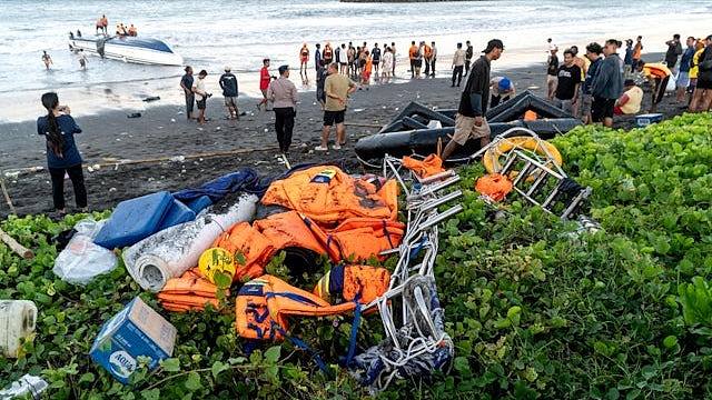 巴厘岛快艇倾覆，2中国公民遇难！游客：浪很大，海上漂3小时才靠岸（组图） - 1
