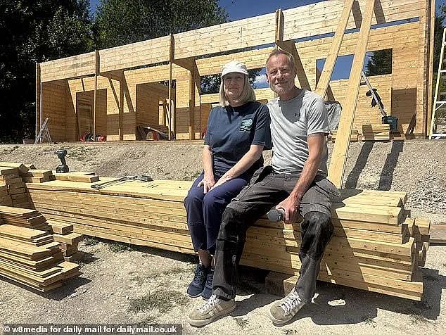 4.5万英镑打水漂！英国一对夫妇买地建小木屋，结果被判拆除，气哭了！（组图） - 2