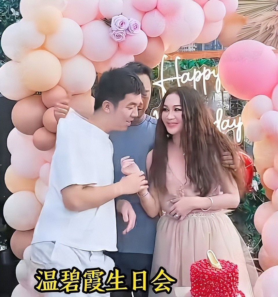“最美妲己”温碧霞:逆天改命的人生赢家,实则生活一地狗血?(组图) - 45