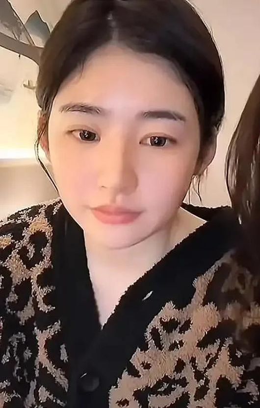 黄一鸣独养“国民老公”私生女，2岁闪闪成王健林心头肉？（组图） - 6