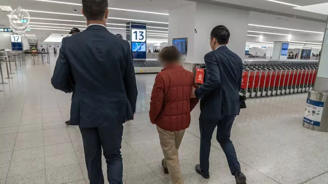 7名华人嫌犯澳洲入境照公布！可能逃到新西兰，华超、中药房附近出现概率高（组图） - 2