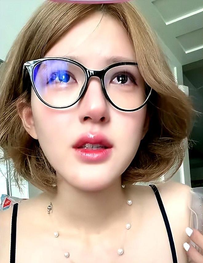 业内倒油！曝前经纪人对赵露思太好 ，尽全力捧她上位，反手背刺（组图） - 7