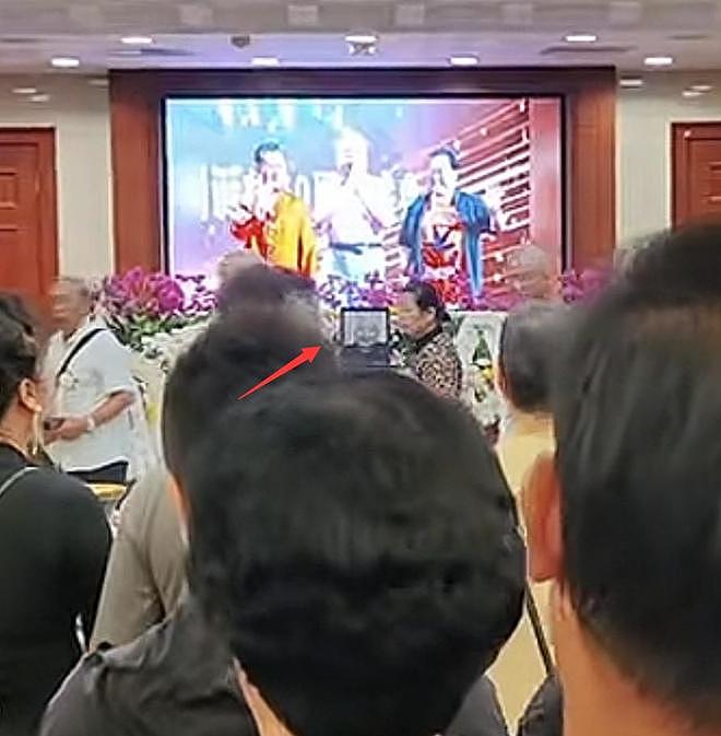 朱龙广遗体告别仪式!灵堂遗照曝光,六小龄童王伯昭现身送别(组图) - 7
