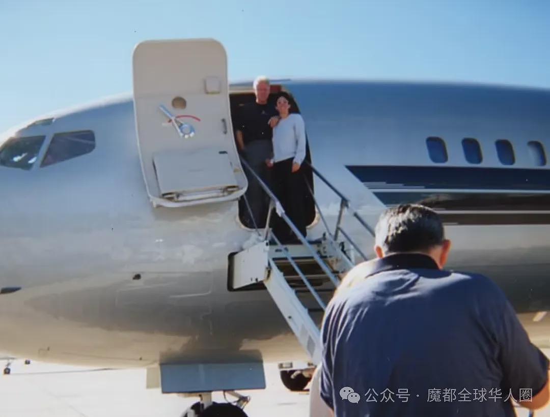 克林顿夫妇被国会传唤！爱泼斯坦案调查升级！大量照片曝光...（组图） - 8