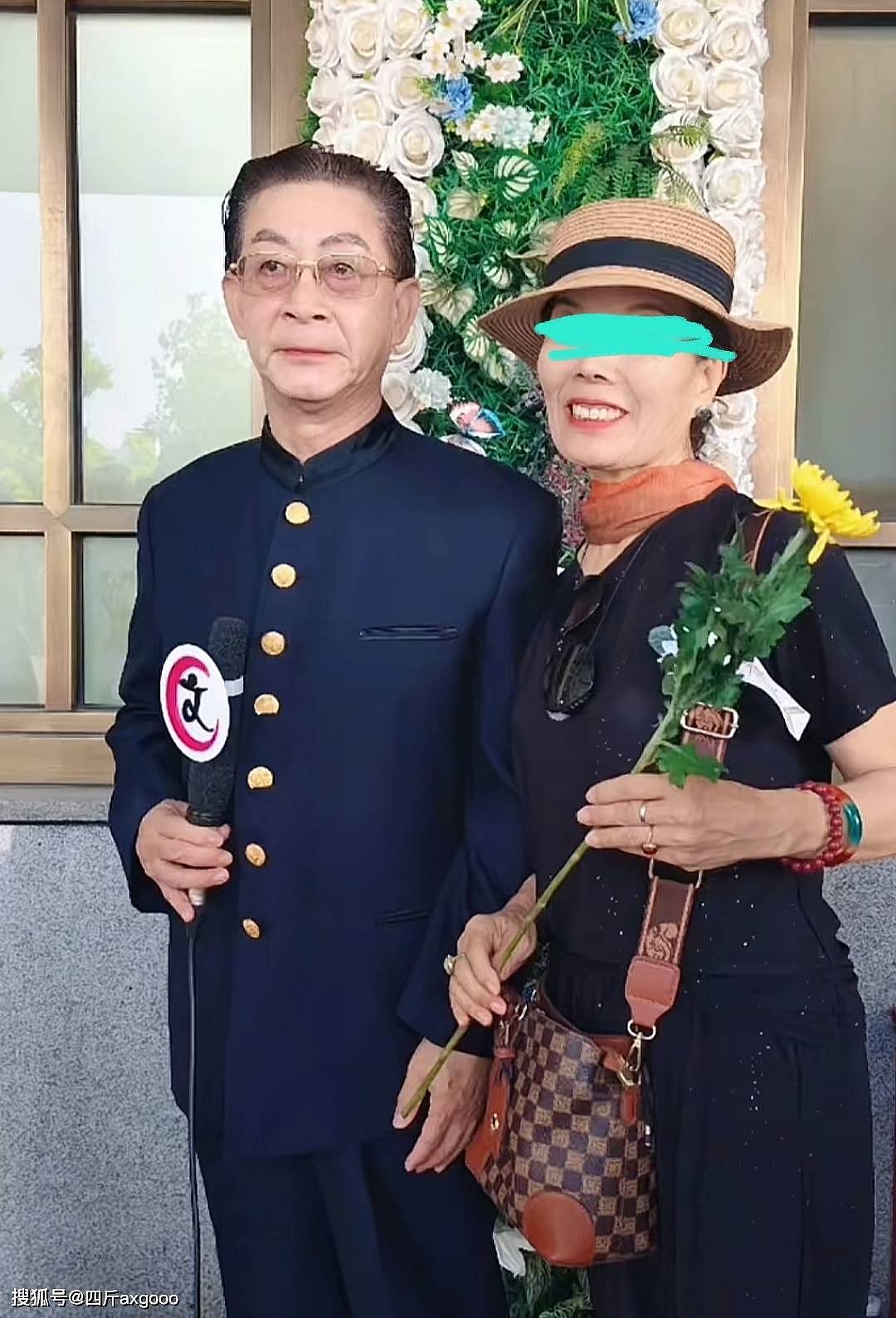 演员朱龙广遗体追悼现场，六小龄童被争抢合影，王伯昭遭索要签名（组图） - 11
