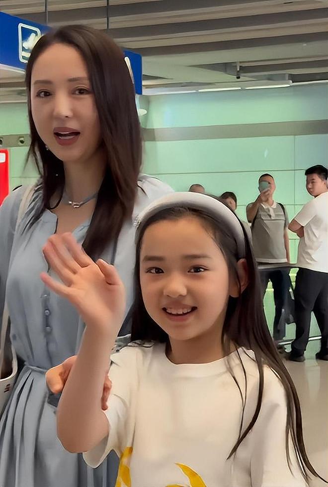 丢了面子输了里子，同样是离婚带娃，董璇和黄奕的女儿差距太明显（组图） - 38