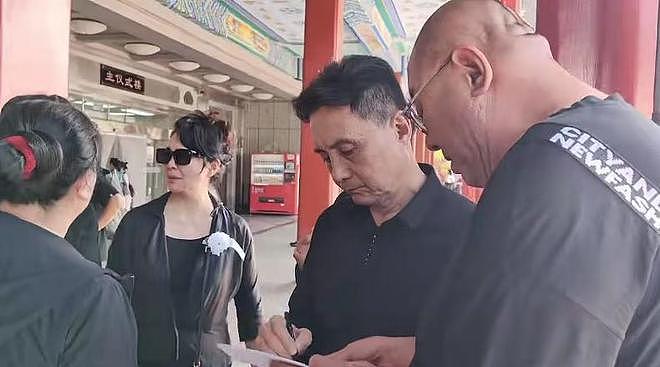 朱龙广遗体告别仪式!灵堂遗照曝光,六小龄童王伯昭现身送别(组图) - 16