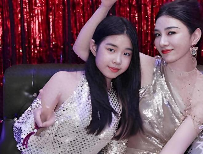 丢了面子输了里子，同样是离婚带娃，董璇和黄奕的女儿差距太明显（组图） - 1