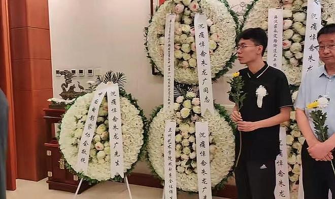 朱龙广遗体告别仪式!灵堂遗照曝光,六小龄童王伯昭现身送别(组图) - 8