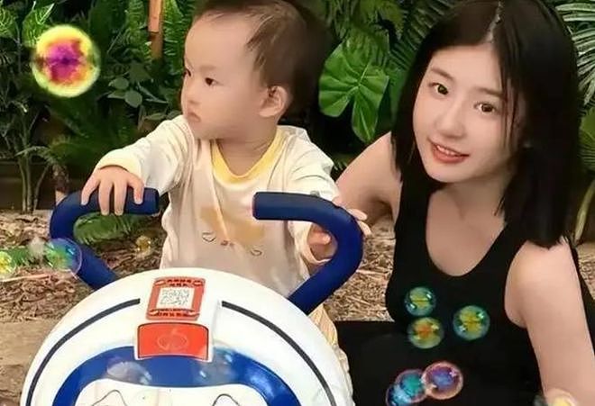 黄一鸣独养“国民老公”私生女，2岁闪闪成王健林心头肉？（组图） - 3