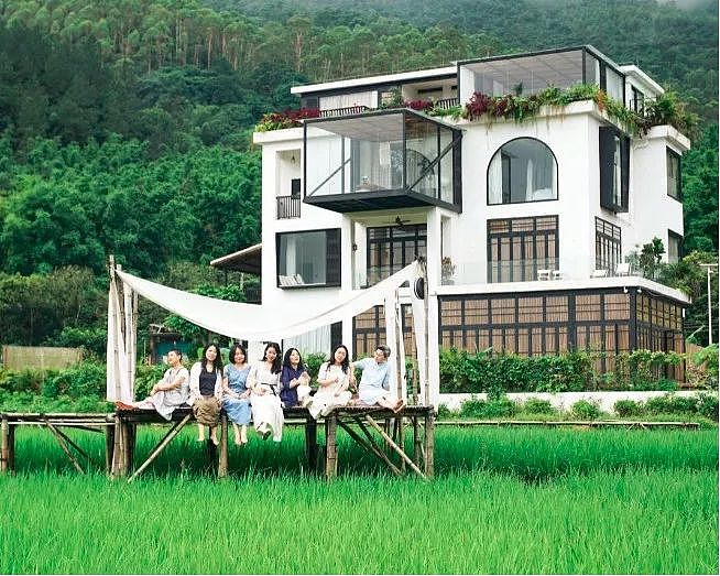 美国四对夫妇花16万建“退休小镇”卖出300万:有钱就不跟好友养老了(组图) - 22